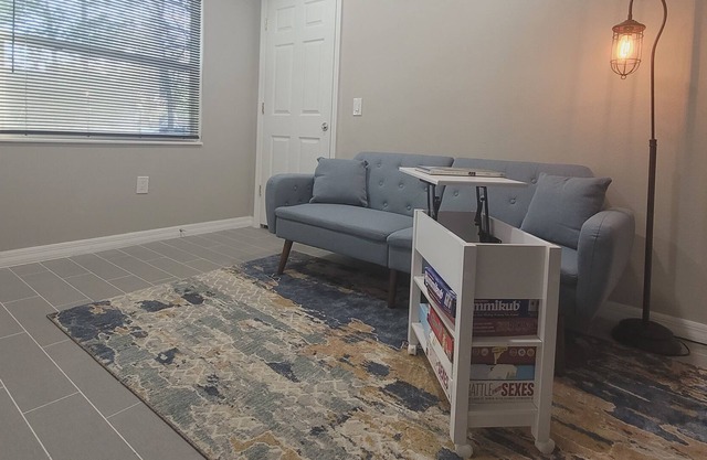 New "SunShine" cozy house w/ 4 bedrooms 2 baths sleeps 8