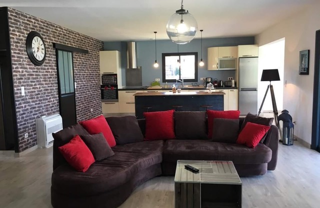 New t4 pool villa on the waterfront 20 min from Bastia