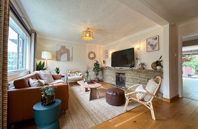 NEW The 82 | Spacious 3 Bed House on the River