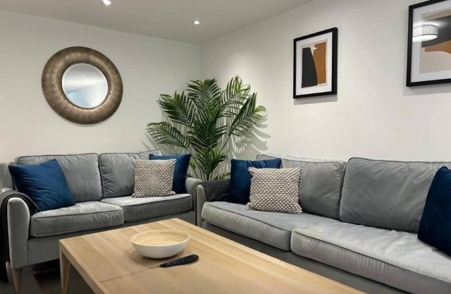 NEW! The Hansas Hideaway - Luxury 3 Bed Townhouse