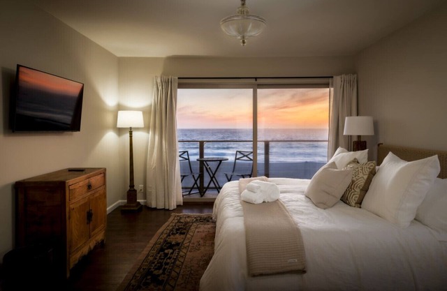 New! The Nautilus – Manhattan Beachfront Retreat