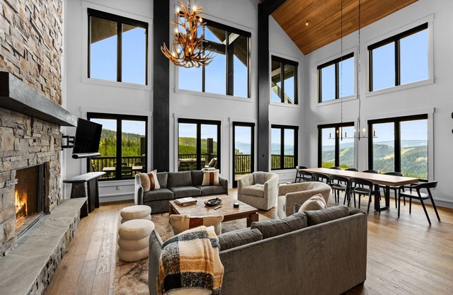 *New to Market* Lavish 6 Bedroom Ski Accessible Home