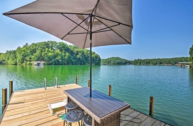 NEW TO VRBO! Blue Haven Nest w/Dock!
