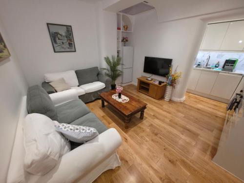 New Two Bedroom Flat - With Terrace