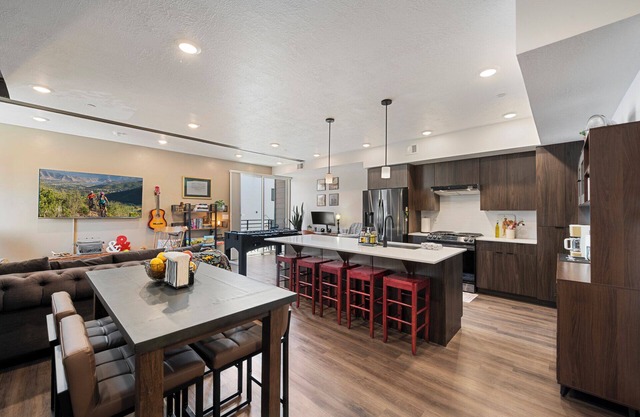NEW! Urban, Downtown Condo, Incredible Mtn/City views, Stylish, TRX/Walkable!