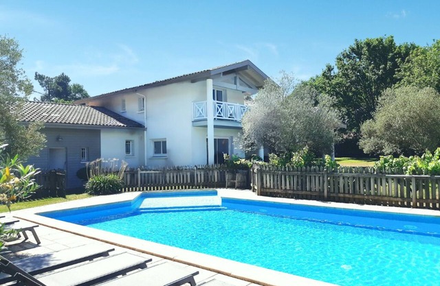 NEW! Villa 12 persons with heated pool, 5 bedrooms, huge garden, close beach