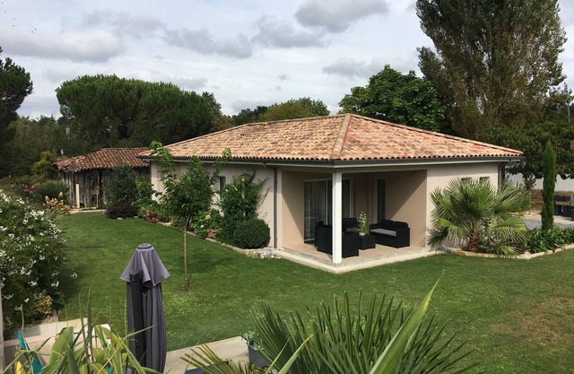 New villa, quiet area near the lake and close to Mimizan beach, Classified 3*.