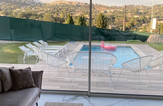 New villa with pool and view St Paul de Vence
