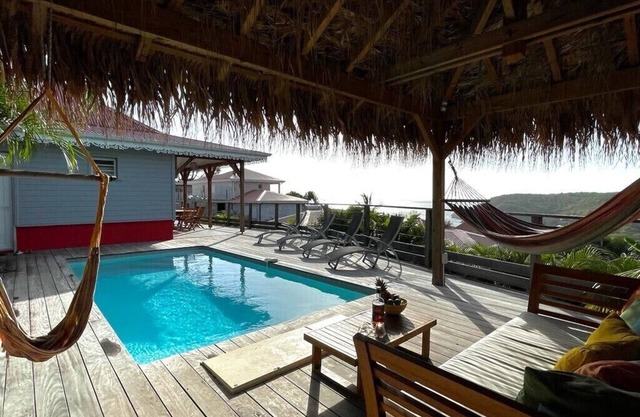 New villa with swimming pool, magnificent view of the caribbean sea, 1 'from the beach