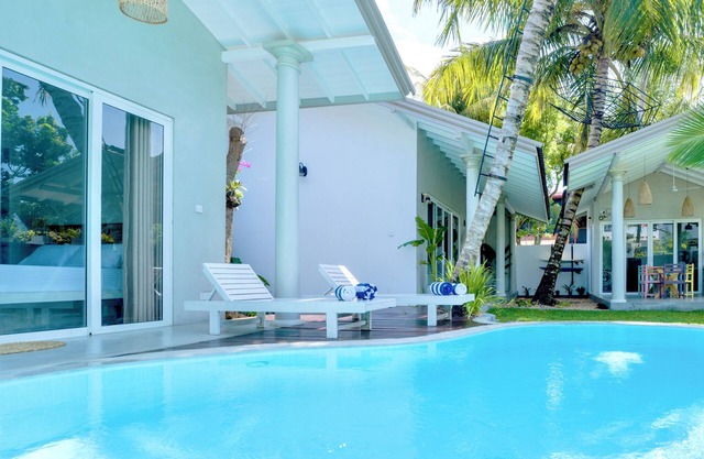 New villa with private pool walking distance to Kabalana Beach