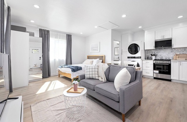 NEW! W/D in Unit, Patio, AC, Near Restos & Beach