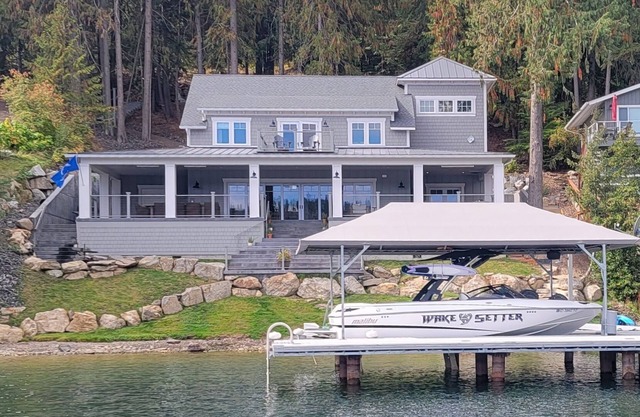 New Waterfront Home on Rockford Bay