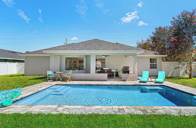 NEWELY RENOVATED Coastal Luxury Retreat up to 12p Pool Spa Firepit Golf & Beach