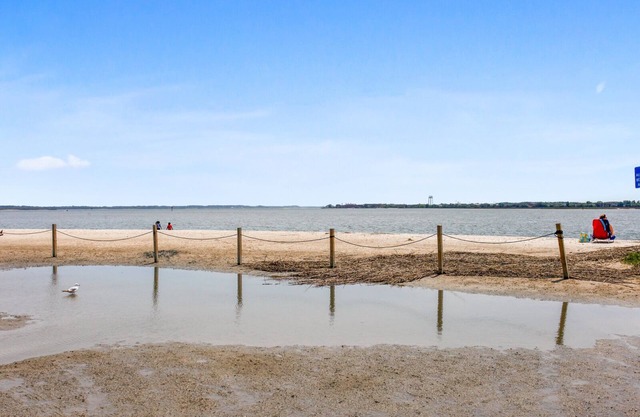 Newer Home Walking/Biking Distance to Sands Beach and Port Royal Attractions!
