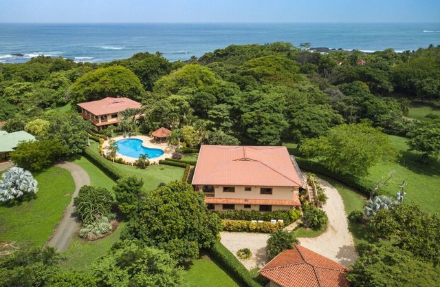 Newley renovated 2BR condo with pool near beach - Villa Pacificon