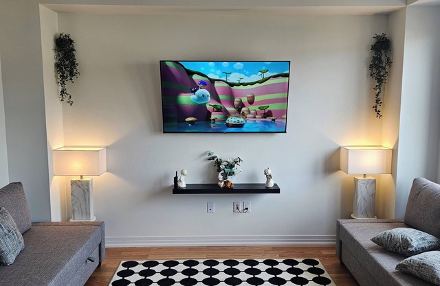 Newly build house just minutes away from Niagara fallsview.