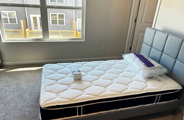 Newly build Townhome 10 minutes from Hartfield Jackson ATL Airport.