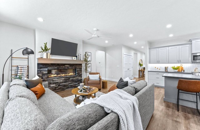 Newly Built Home with Hot Tub!