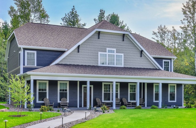 Newly-built, secluded home with firepit, patio, front porch, & gas fireplace