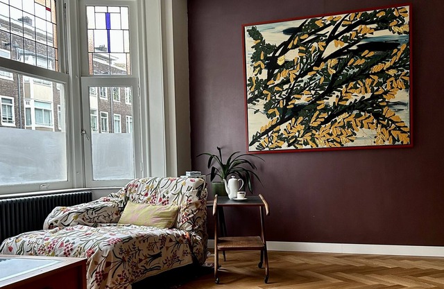 Newly completely renovated period apartment. Paintings, quiet, eclectic, artsy.