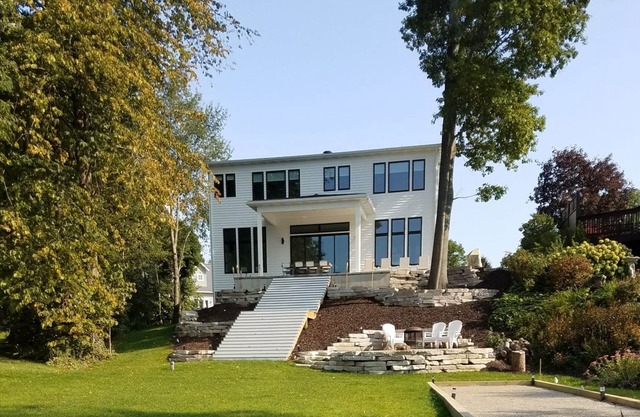 Newly constructed luxury home, 65 feet of shore and Harris Pontoon boat option