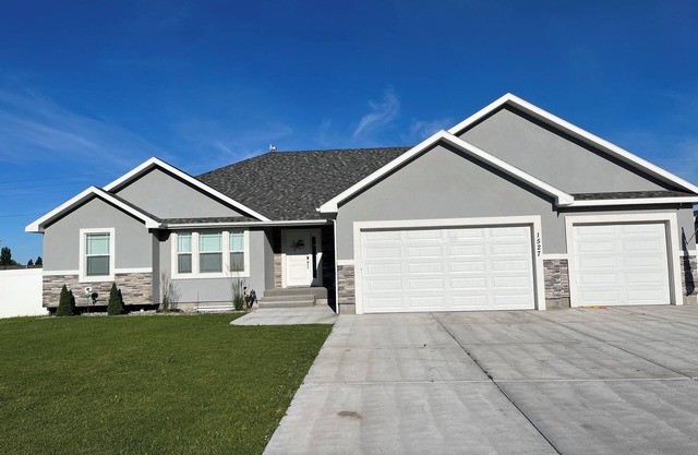 Newly finished basement perfect for a family getaway in the heart of IF.