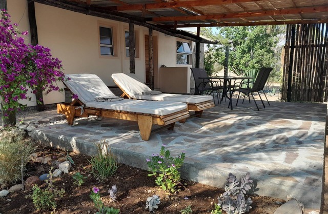 NEWLY LISTED! Spacious 2-bedroom apartment in a little oasis near Spitzkoppe.