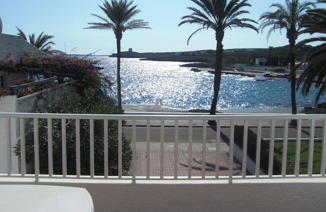 Newly refurbished apartment sleeps 4 with aircon