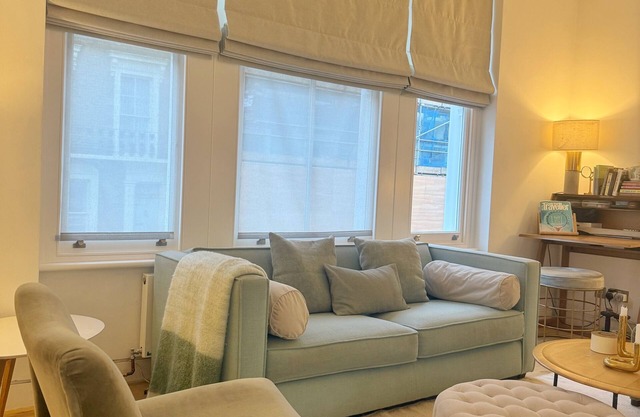 Newly Refurbished Luxury 3 Story Apartment with Terrace and Private Entrance