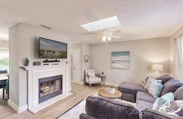 Newly Remodeled 3BR/2BA Home w/Putting Green, Sleeps 8