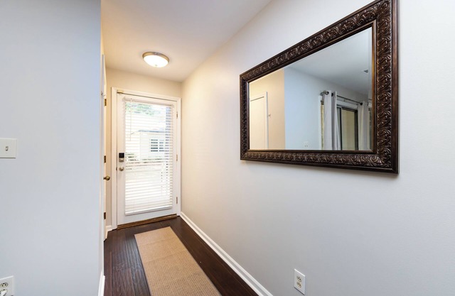 Newly Remodeled Condo Near Uptown