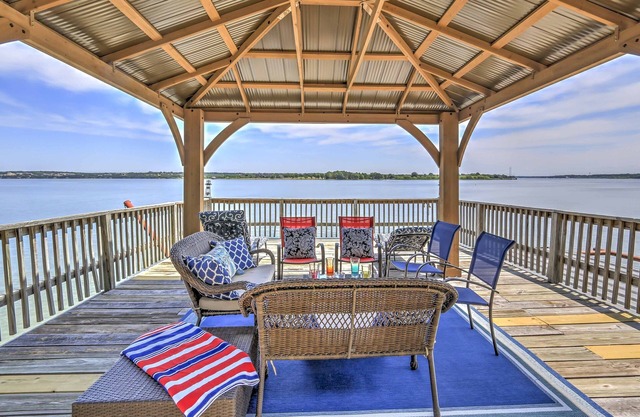 Newly Remodeled Lakefront Granbury Escape w/Dock!