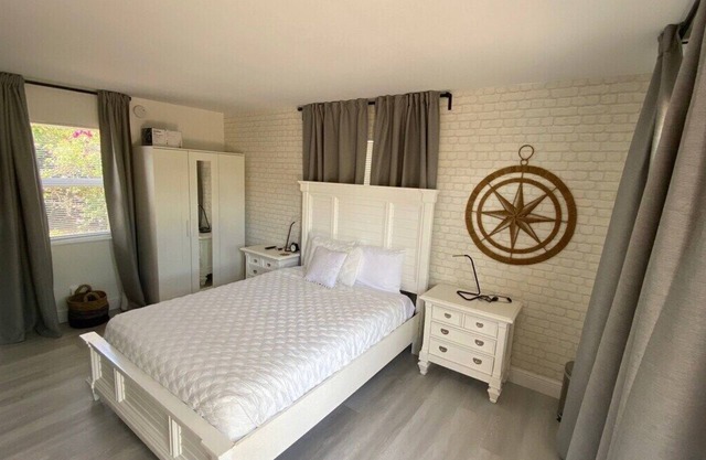 Newly renovated and comfortable studio, a 2-3 minute walk from the beach in Lauderdale by the Sea