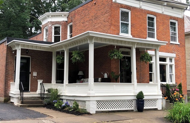 Newly Renovated Luxury House Located 2 Blocks from Broadway and The Track