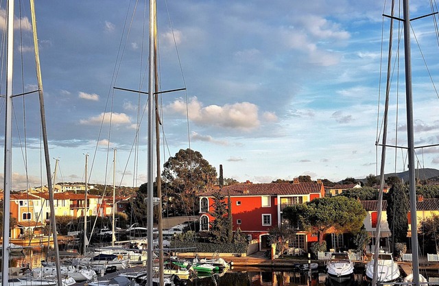 Newly renovated 2-room apartment in "Venise Provençale".