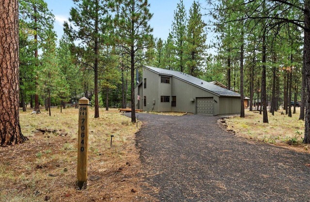Newly renovated cozy cabin in charming Black Butte Ranch