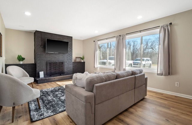 Newly Renovated House only 4 minutes to Arrowhead Stadium! Newly remodeled home