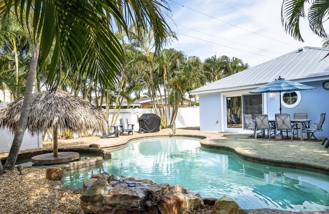 Newly renovated home/PRIVATE, NOT SHARED POOL, 6 min. WALK TO BEACH
