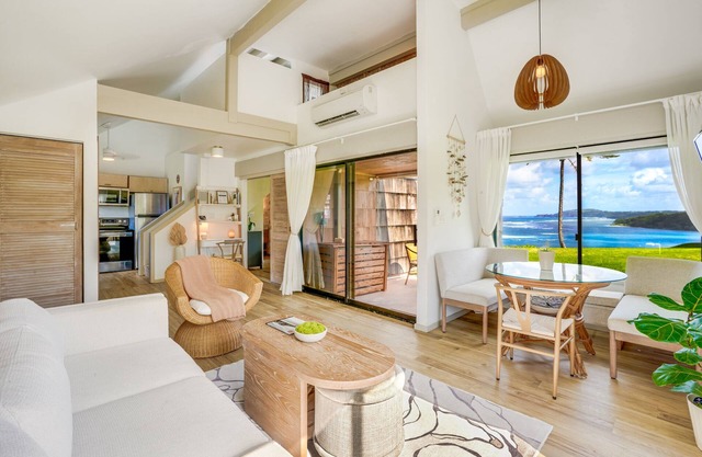Newly Renovated, Modern Beach 70’s Surfer Vibes