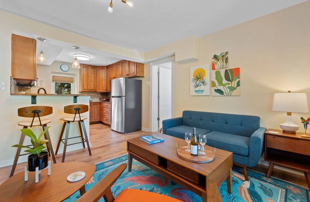 Newly renovated professionally decorated Gem close to beach, river and downtown.