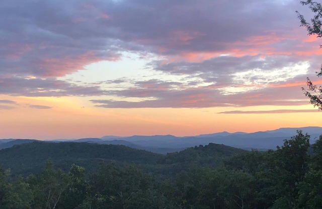 Newly Renovated Mountaintop Home w/Amazing Views and Sunsets