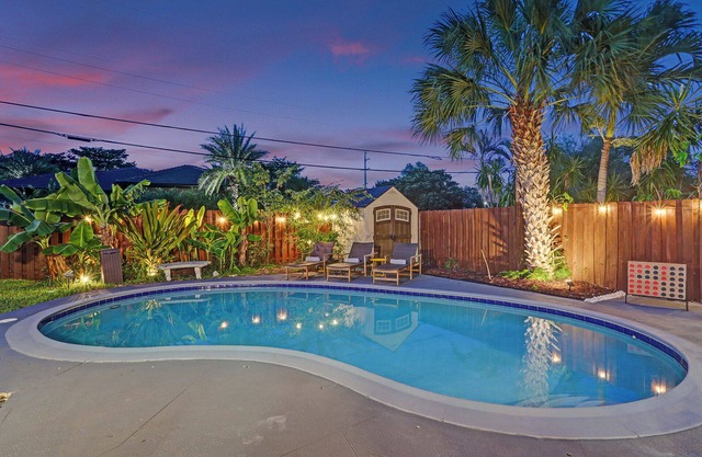 Newly Renovated w Heated Saltwater Pool & Hot Tub
