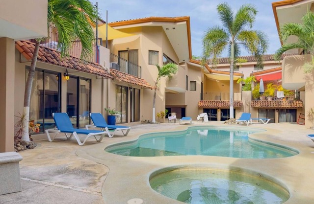 Newly Updated 1-bedroom condo in laid back Playa Ocotal with AC, WiFi, King Bed