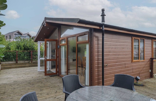 NEWTON CALM, pet friendly, with a garden in Newton Ferrers