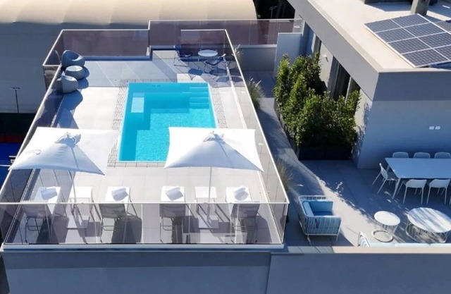 nExecutive Suite with heated pool in the heart of Barin