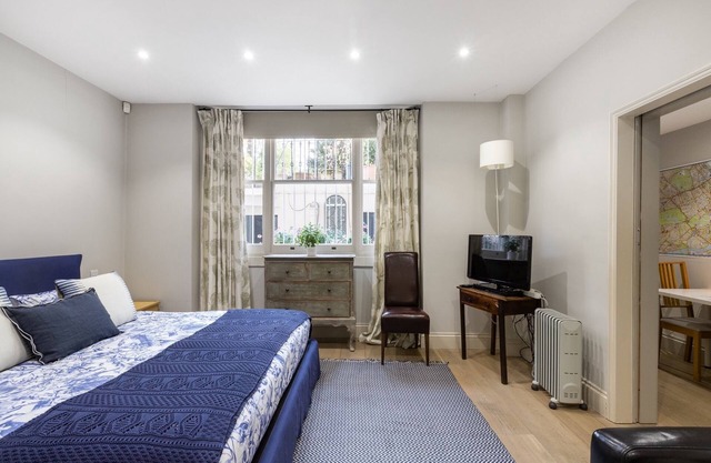 Next To Kensington Gardens Fabulous Studio With Own Entrance In Private House