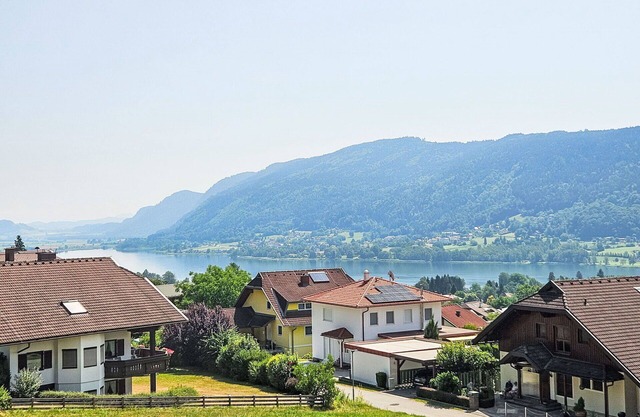 Nice apartment in villa for 6 guests with WIFI, TV, terrace and pets allowed
