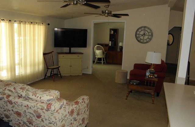 Nice 2-1/2 bedroom Home with AC in Catalina