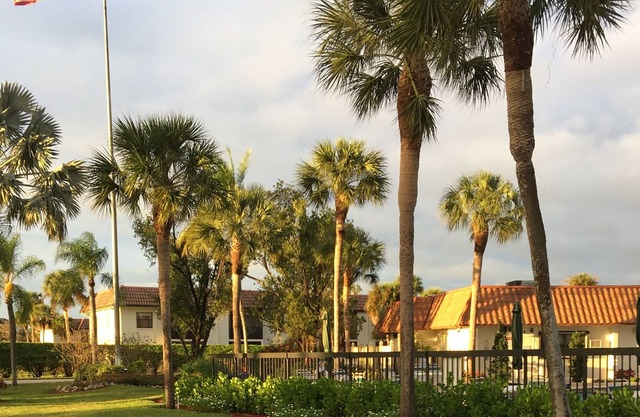 Nice 2 bedroom and 2 bath condo for rent-monthly renters only please