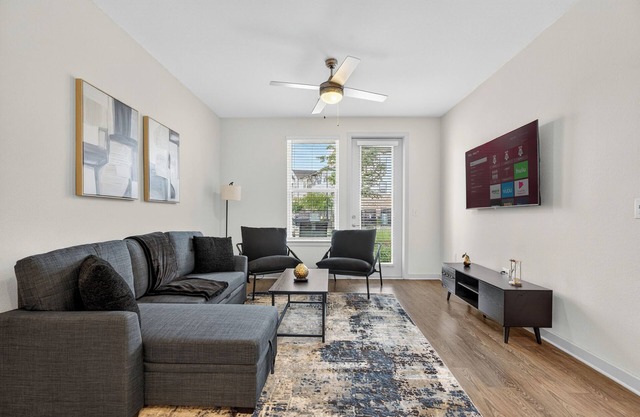 Nice 2 BR Apt/King Bed/Pool/Gym/Clse 2 Beach/Mayo